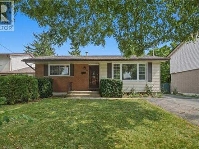 6 Caprice Court, Hamilton, ON, L9C 2N5 house for sale | Listing ID 40850 | Royal LePage