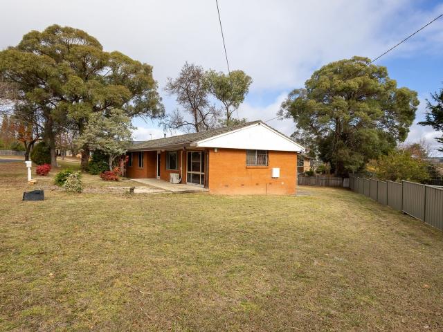 6 Carey AvenueArmidale NSW 2350, Australia