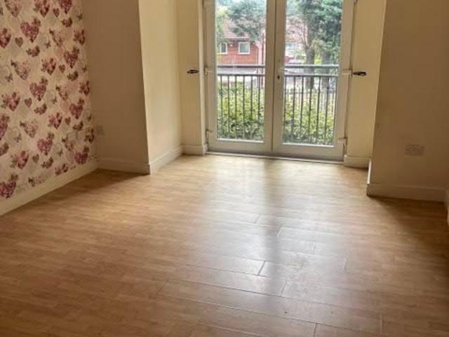 6 Chamberlain Gardens, Bredbury, Stockport SK6, 2 bed flat to rent, £900 pcm | PrimeLocation