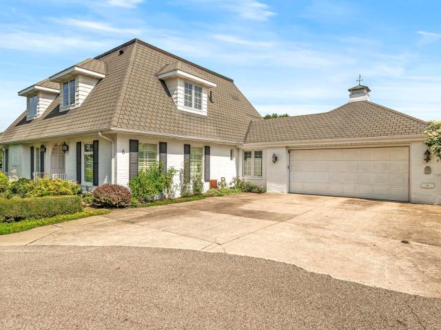 6 Clarendon Drive