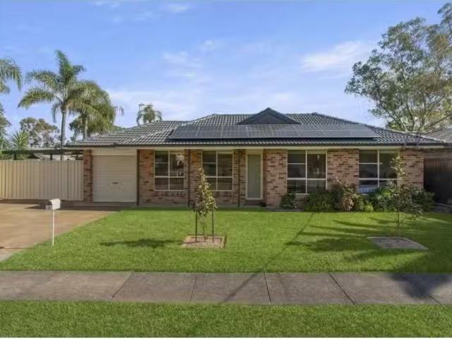 6 Coe Place, Riverstone House for rent Listed by Alison Keary.