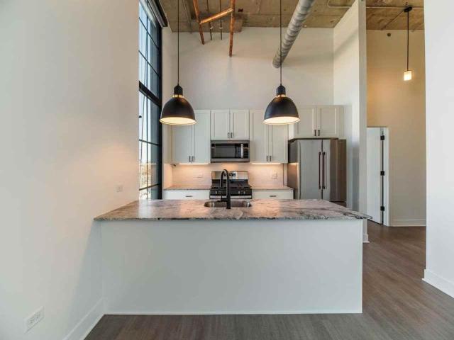 6 Corners Lofts Studio Apartment for Rent at 4714 W Irving Park Rd, Chicago, IL 60641 Portage Park
