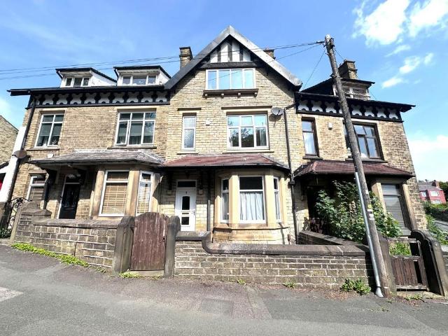 6 Cowrakes Road, Lindley 3 bed terraced house to rent £1,049 pcm £242 pw