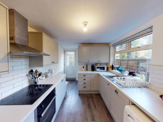 6 Cromwell Street, Nottingham, NG7 4GL 4 bed terraced house to rent £2,687 pcm £620 pw