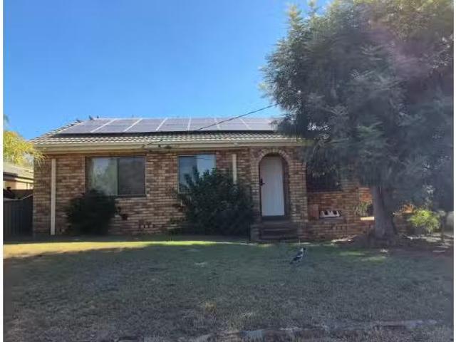 6 Duckenfield Avenue, Woodberry House for rent Listed by Brea.