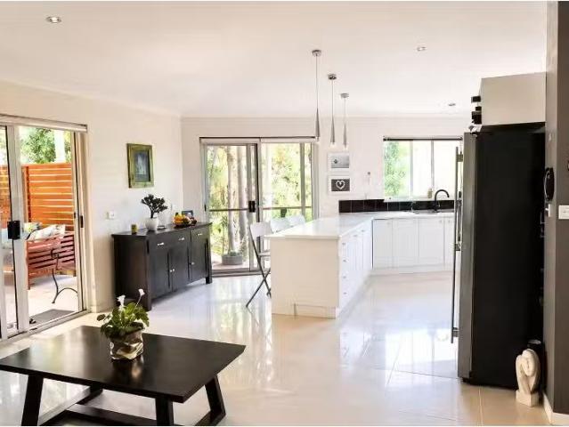 6 Dark Close, Coffs Harbour House for rent Listed by Cameron.