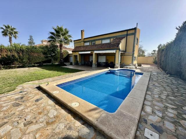 6 Dormitorio Villa La Marina Alicante 84258317