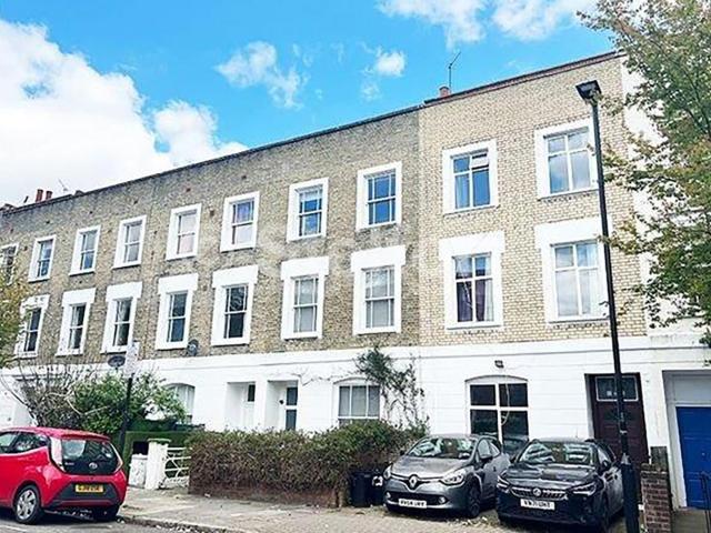 6 double bedrooms over 3 floors with 2 bathrooms mins to tube & shops