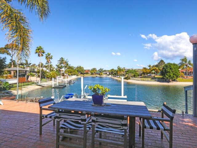 6 Driver Court, MERMAID WATERS, QLD 4218