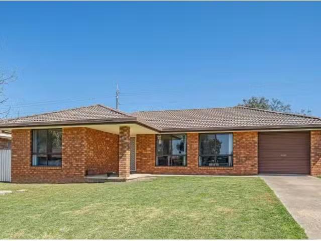 6 Evangelene Crescent, ARMIDALE House for rent Listed by Prop.