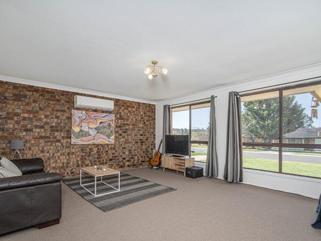 6 Evangelene CrescentArmidale NSW 2350, Australia
