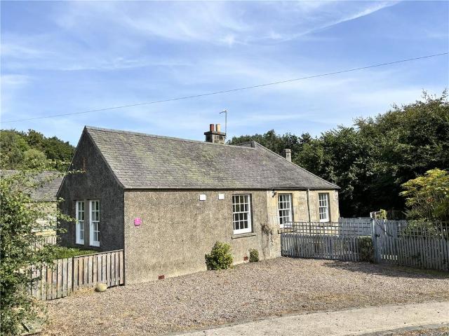 6 East Craigie Cottage, Dalmeny Est. 3 bed bungalow to rent £1,350 pcm £312 pw