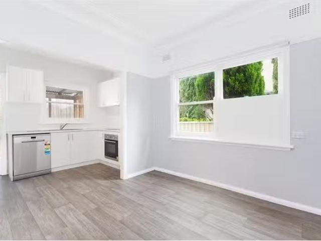 6 Elouera Road, Cronulla House for rent Listed by Rihanna Bar.
