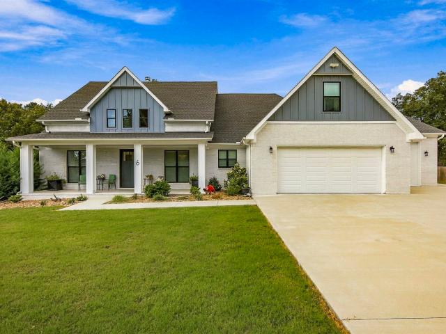 6 Emerald Ln
