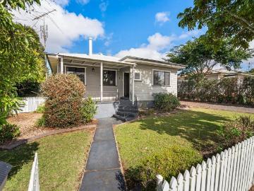 6 Farquharson Street, Harristown QLD 4350