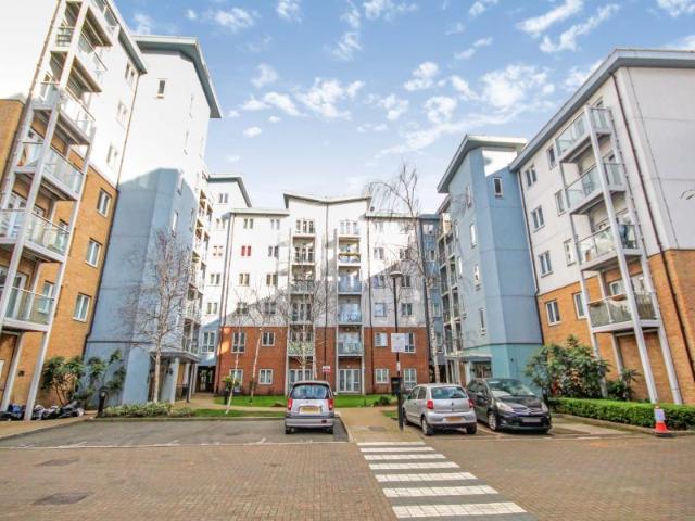 Foundry Court, SL2 5FY 2 bed flat to rent £1,450 pcm £335 pw