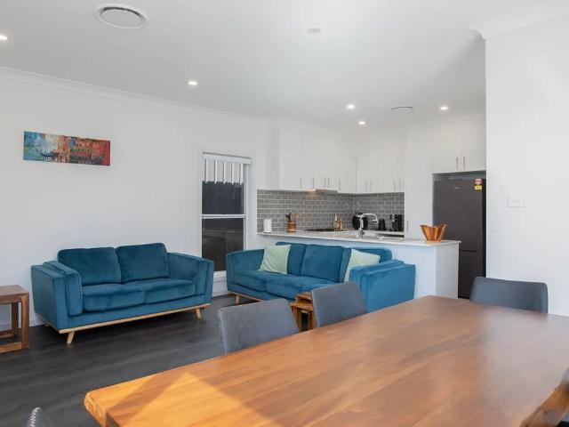 6 Frogmouth Boulevard