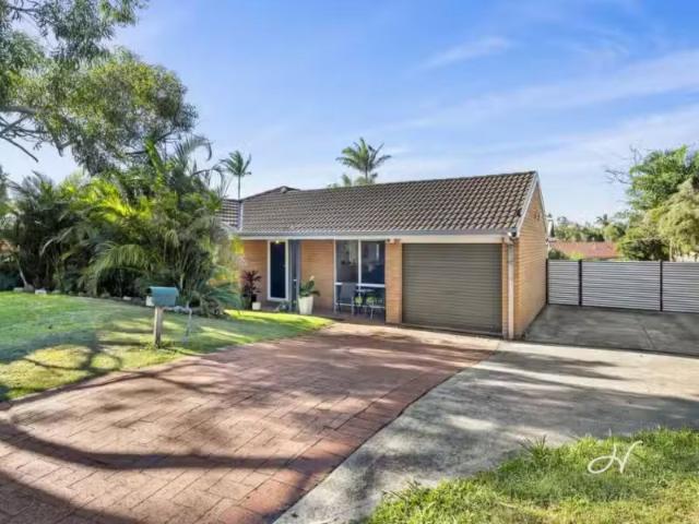 6 Girraween Street, Buff Point House for rent Listed by Pauli.