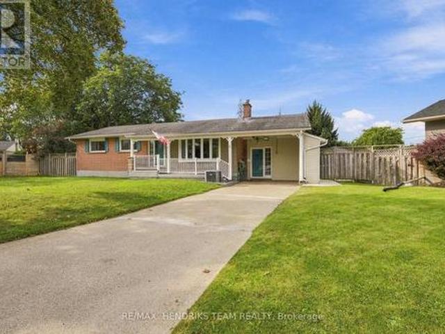 6 Glengrove Circle E, St. Catharines Glendale/Glenridge, ON, L2T 2Y9 house for sale | Listing ID X13794 | Royal LePage