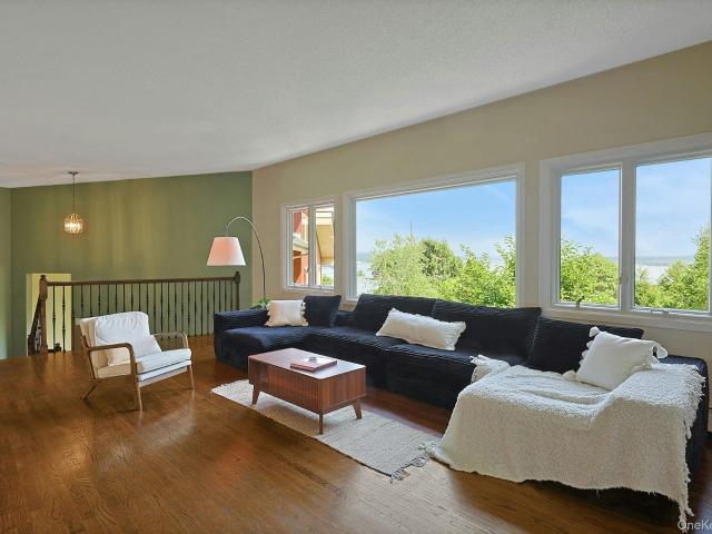 6 Grandview Avenue