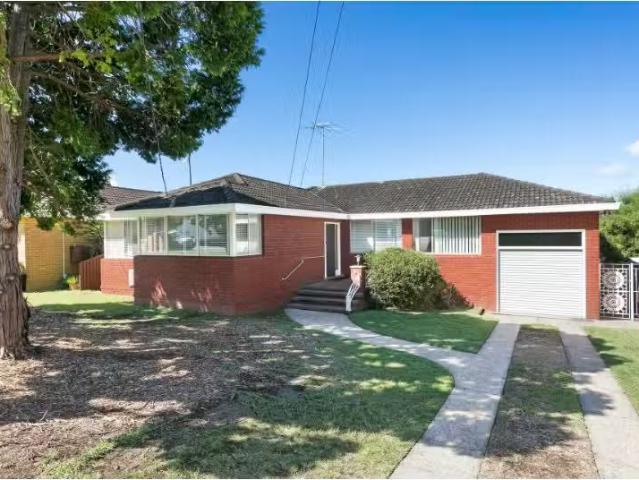 6 Greenway Street, Gymea House for rent Listed by Rihanna Bar.
