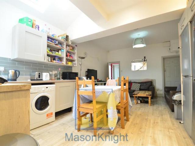 6 Grove Avenue, Stirchley, B29 6JL, United Kingdom | 6 bed townhouse for rent #135551212 | Rentberry