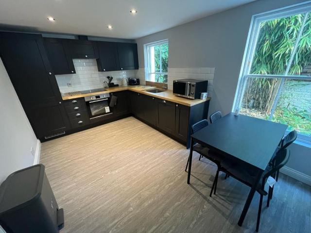 6 Hamond Hill, Chatham, Kent ME4, 6 bed property to rent, £600 pcm | PrimeLocation