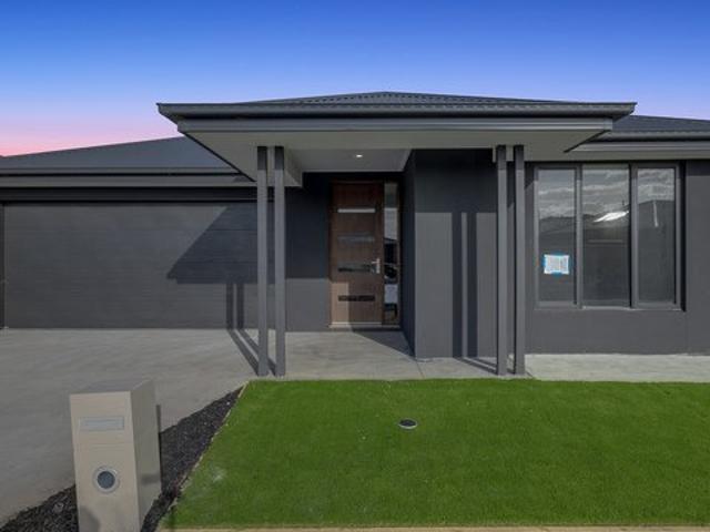 6 HARRIS STREET, ROCKBANK, VIC 3335 !