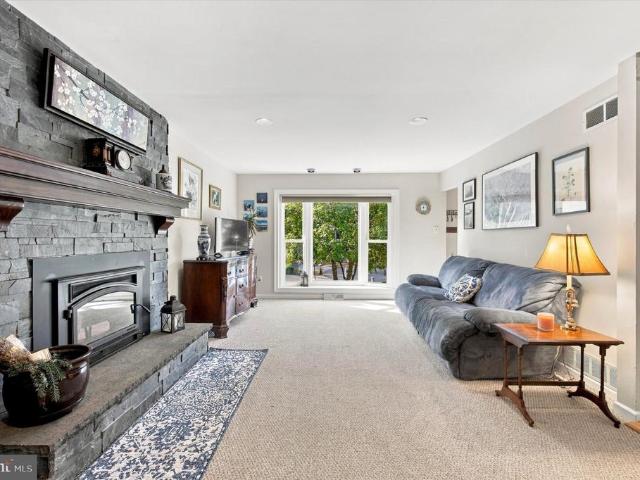 6 Harrow Circle