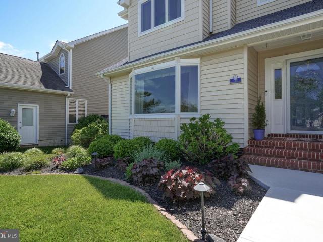 6 Heron Isle Court
