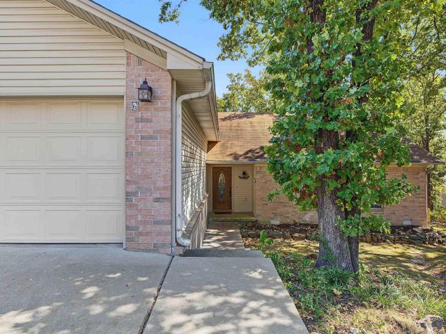 6 Hightrail Dr
