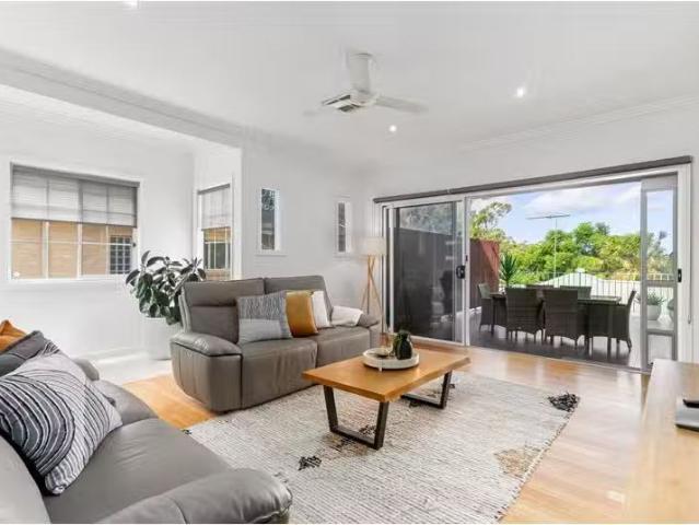 6 Highview Crescent, Oyster Bay House for rent Listed by Teag.