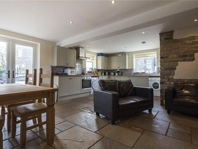 6 Highfields, Huddersfield, HD1