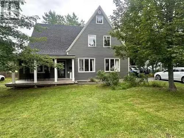 6 Hill Road, Grand Falls Windsor, NL, A2A 1H1 house for sale.