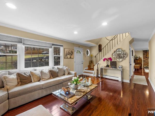 6 Hillsdale Terrace