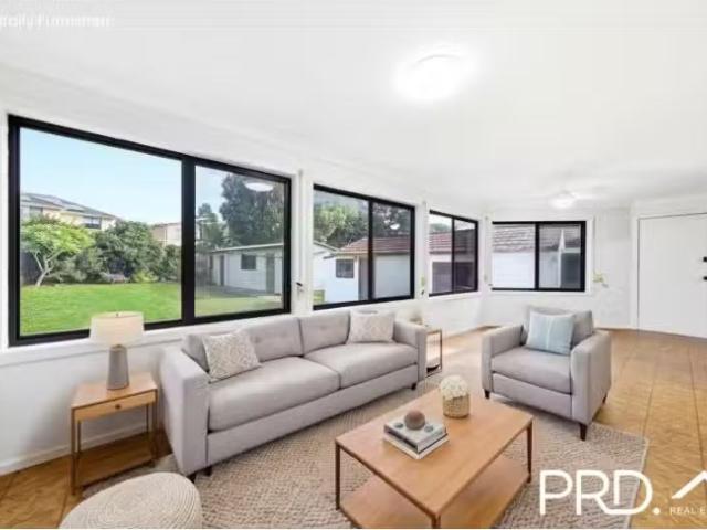 6 Hodgkinson Crescent, PANANIA House for rent Listed by Mary.