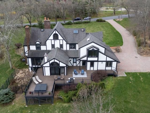 6 Jonathan Smith Rd