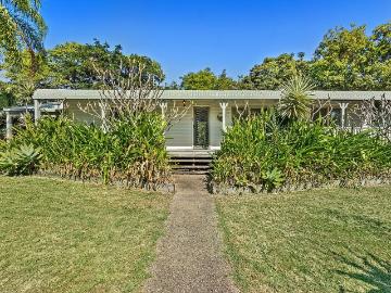 6 Jones Road Cannonvale, QLD 4802
