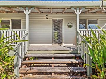 6 Jones Road Cannonvale, QLD 4802