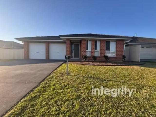 6 Kauri Street, Worrigee House for rent Listed by Christopher.