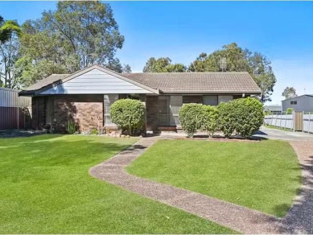 6 Kenvil Close, RUTHERFORD House for rent Listed by Chantelle.