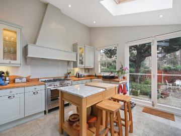 6 Kew Gardens Road, Richmond TW9, 2 bed flat to rent, £3,200 pcm | PrimeLocation