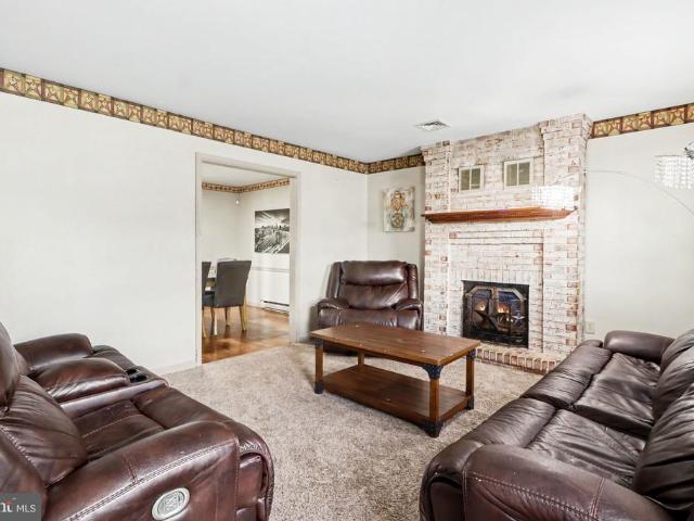 6 Kingswood Drive