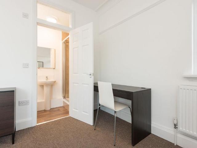 6 Kingston Terrace, LS2 9BW 1 bed in a house share to rent £550 pcm £127 pw
