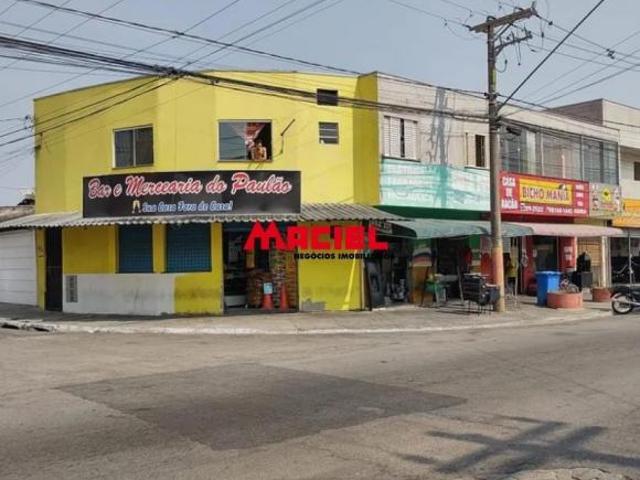 6 kitnet na parte superior e 4 comércio em baixo Av. Principal
