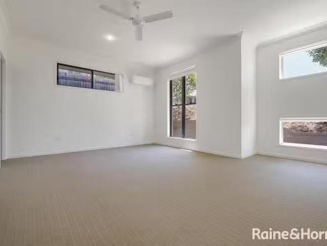 6 Kroombit Terrace, New Auckland, QLD 4680