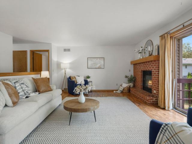 6 Lynbrook Circle