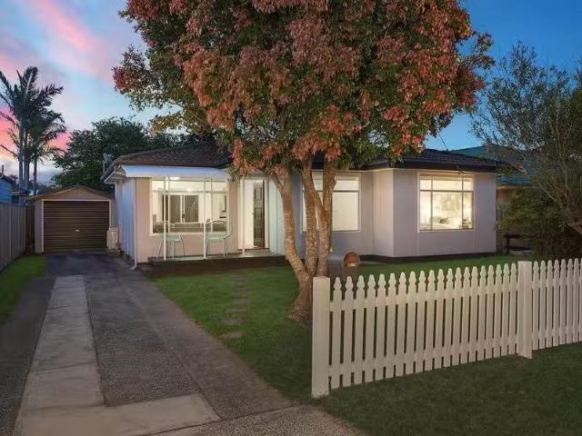 6 Laguna Parade, Berkeley Vale House for rent Listed by Abbie.