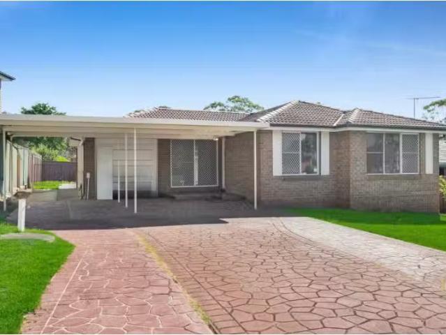 6 Lancia Drive, Ingleburn House for rent Listed by Leasing De.