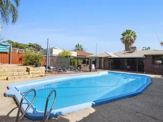 6 Lanrick Place, Girrawheen, WA 6064